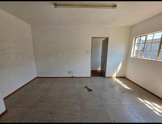 232M² MINI FACTORY TO LET IN KYA SANDS